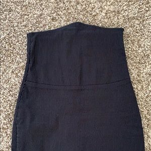 Black stripe  below knew skirt stretchy material